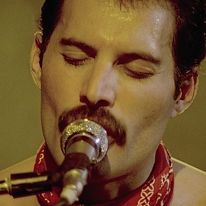 Queen - We Are The Champions (Live) - YouTube